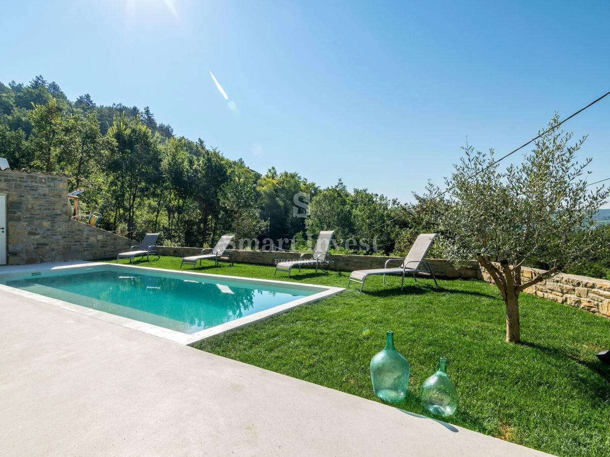 ISTRIA - PORTOLE, Casa istriana tradizionale con piscina e vista su Montona, in vendita