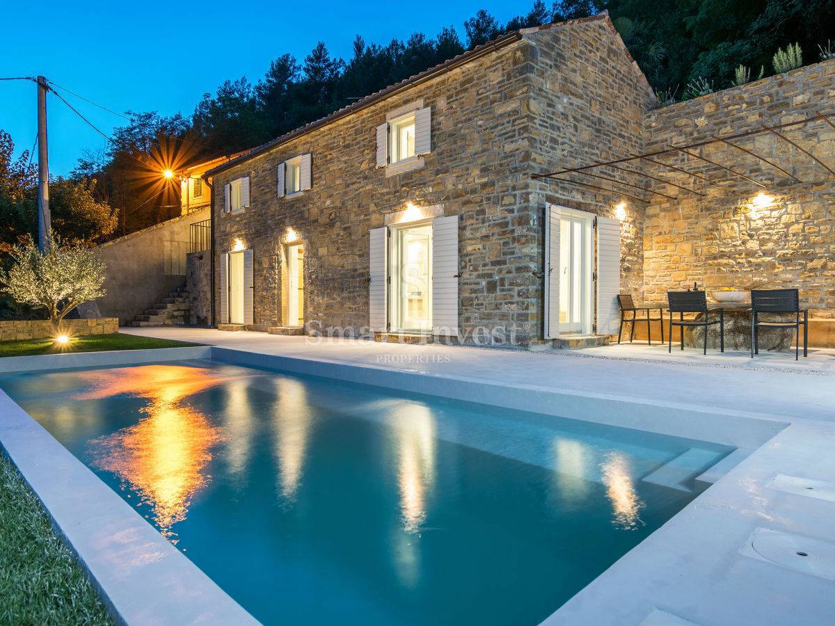 ISTRIA - PORTOLE, Casa istriana tradizionale con piscina e vista su Montona, in vendita