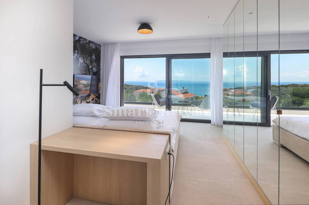 ISOLA DI PAG, due ville bifamiliari con piscina, a 100 m dal mare!