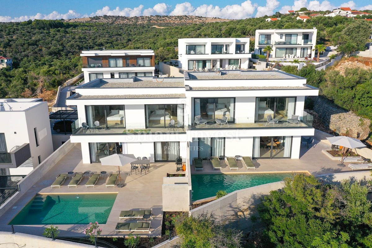 ISOLA DI PAG, due ville bifamiliari con piscina, a 100 m dal mare!