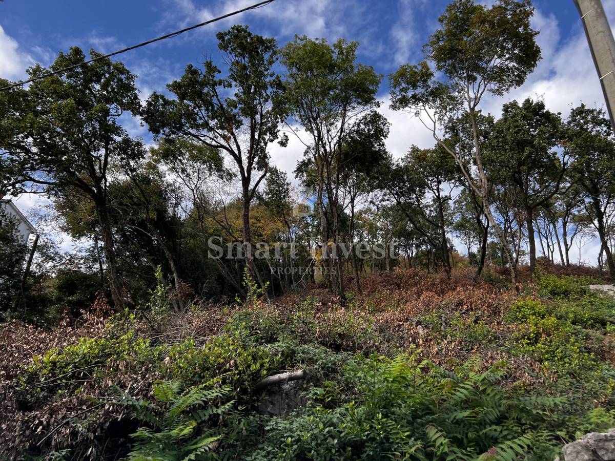 OPATIJA, terreno con ubicazione autorizzata per la costruzione di 3 ville con vista mare