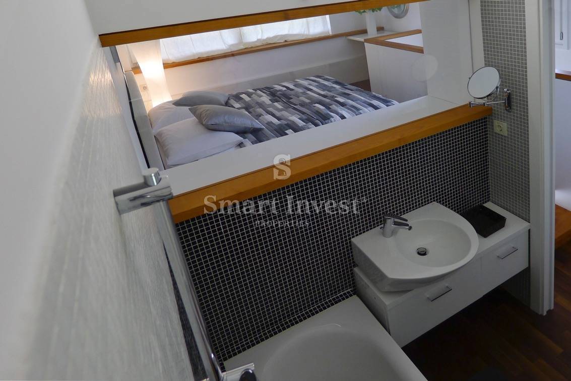 ABBAZIA - CENTRO, appartamento in villa storica, 100 m dal mare