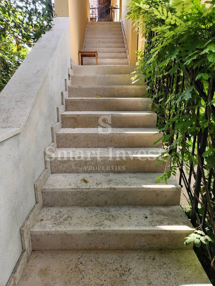 ABBAZIA - CENTRO, appartamento in villa storica, 100 m dal mare