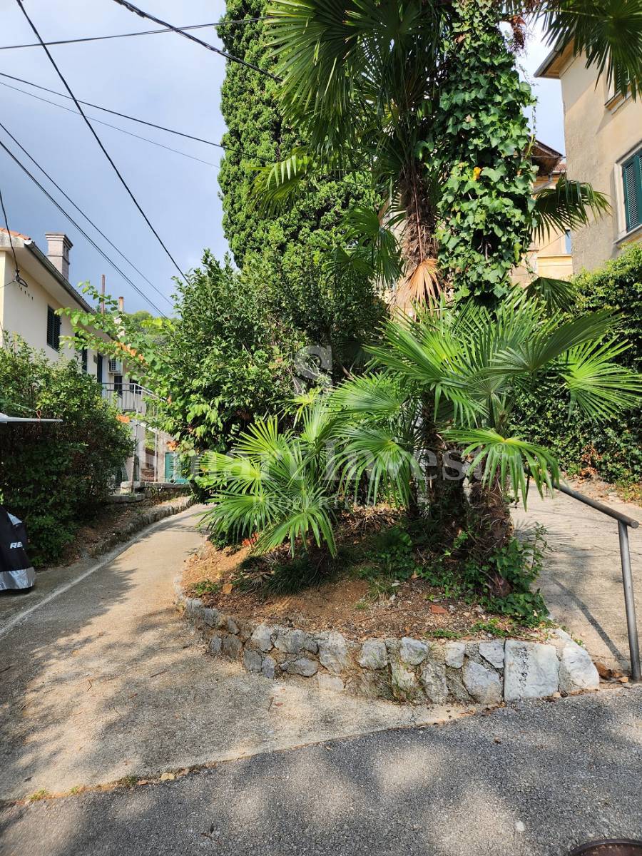 ABBAZIA - CENTRO, appartamento in villa storica, 100 m dal mare