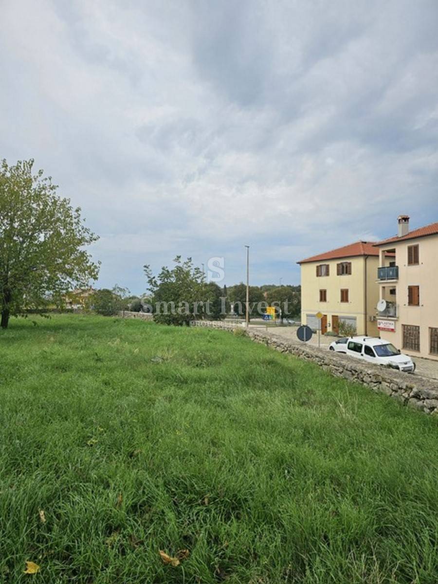 ROVIGNO vicinanze, terreno edificabile di 1350 m2
