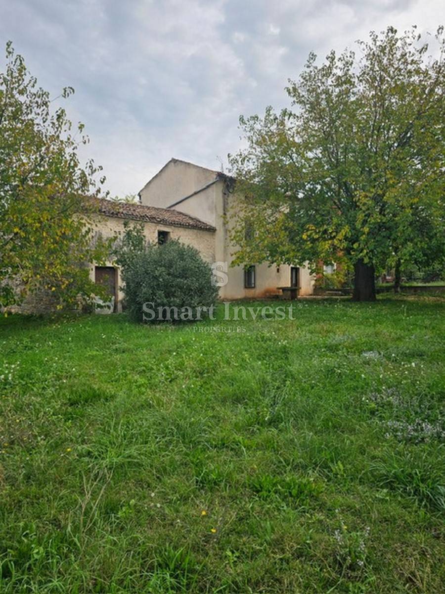 ROVIGNO vicinanze, terreno edificabile di 1350 m2