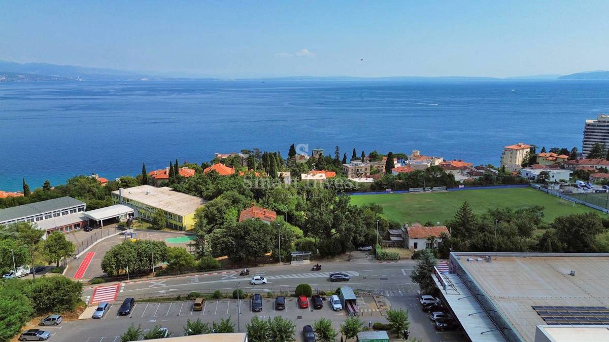 ABBAZIA, Nuovo appartamento con 3 camere da letto con vista mare e garage