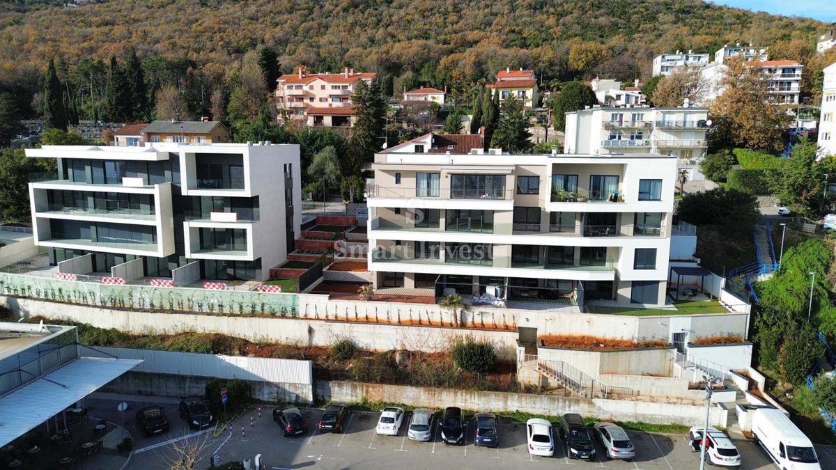 ABBAZIA, Nuovo appartamento con 3 camere da letto con vista mare e garage