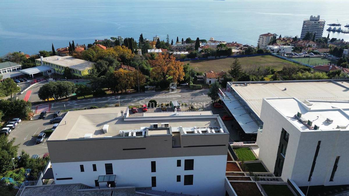 ABBAZIA, Nuovo appartamento con 3 camere da letto con vista mare e garage