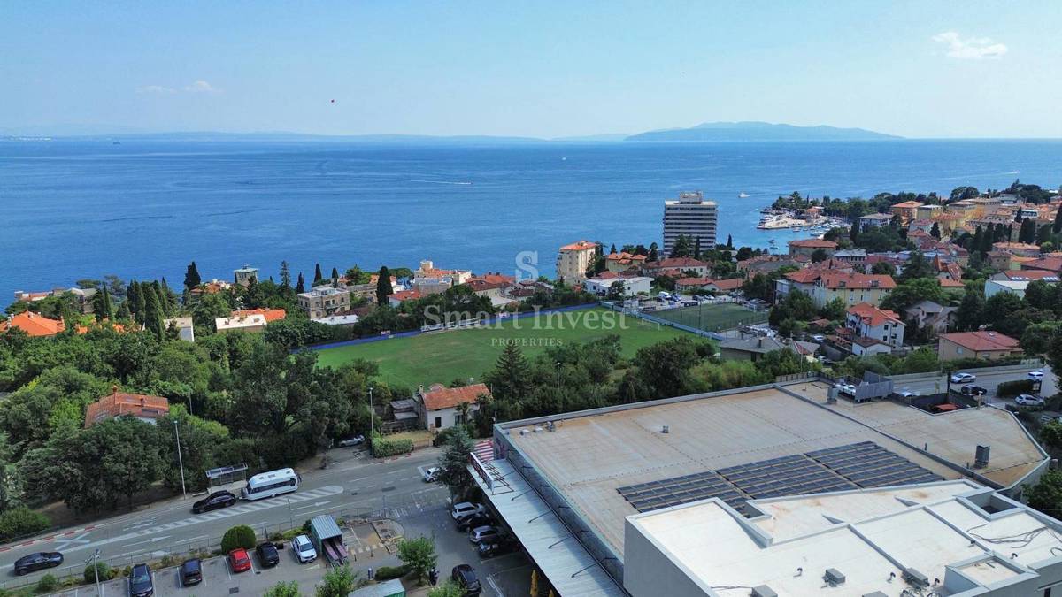 ABBAZIA, Nuovo appartamento con 3 camere da letto con vista mare e garage