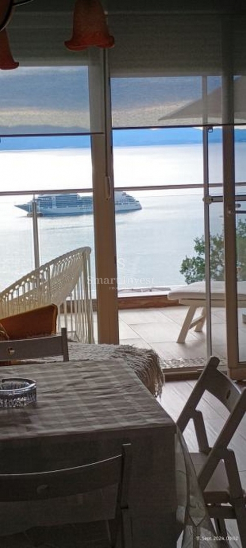 ABBAZIA, appartamento trilocale con vista mare in edificio con piscina