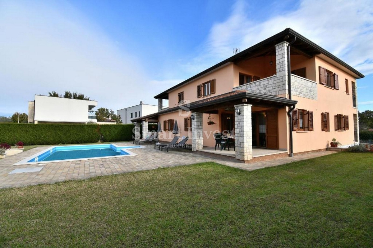 ISTRIA - PARENZO, casa con 4 appartamenti e piscina