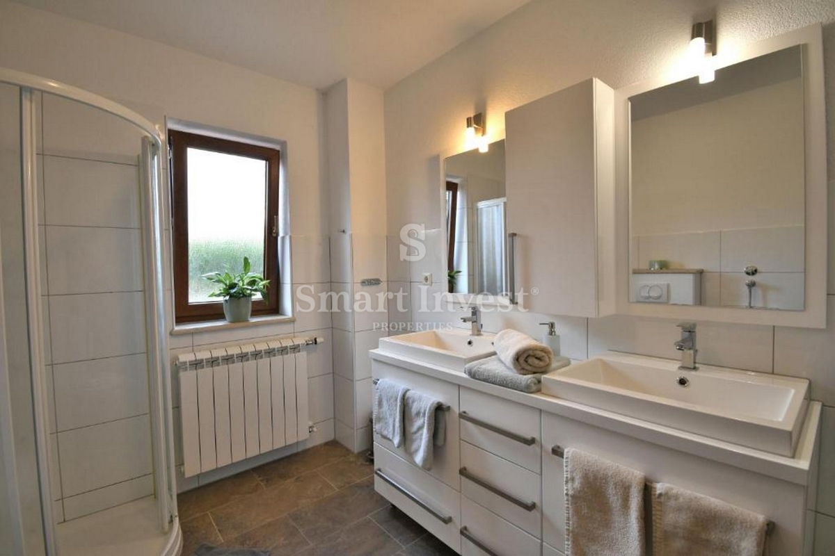 ISTRIA - PARENZO, casa con 4 appartamenti e piscina