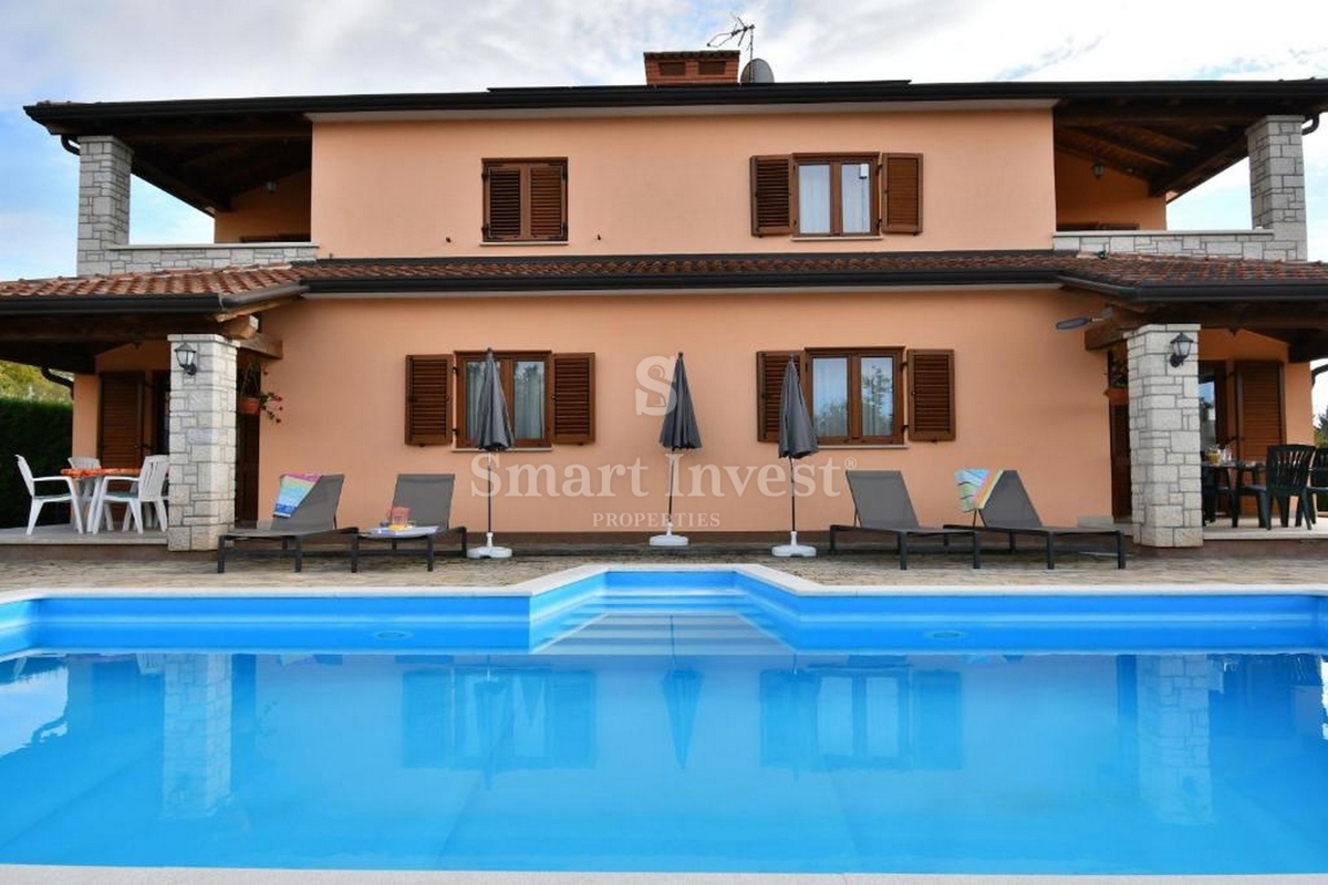 ISTRIA - PARENZO, casa con 4 appartamenti e piscina