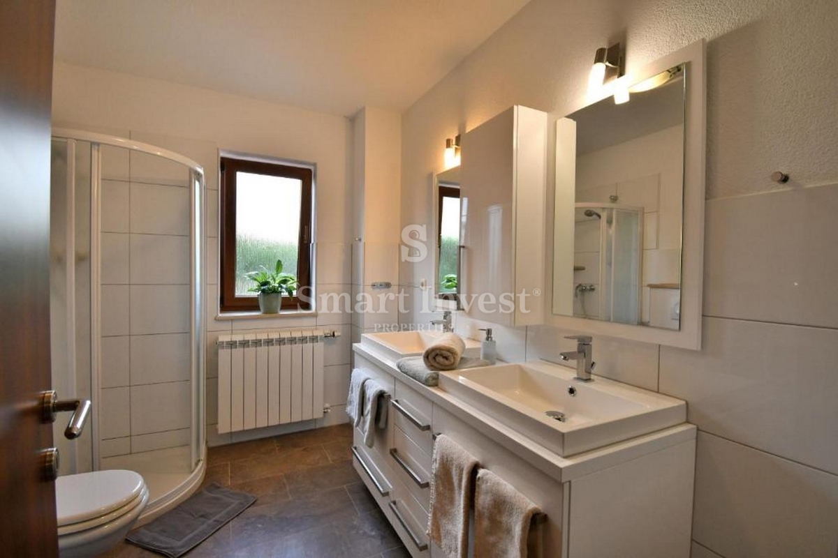 ISTRIA - PARENZO, casa con 4 appartamenti e piscina