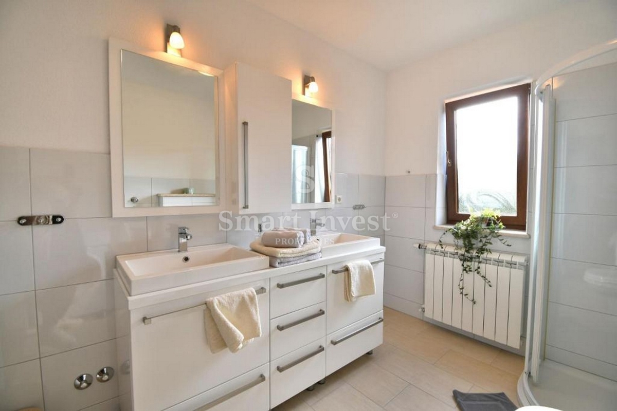 ISTRIA - PARENZO, casa con 4 appartamenti e piscina