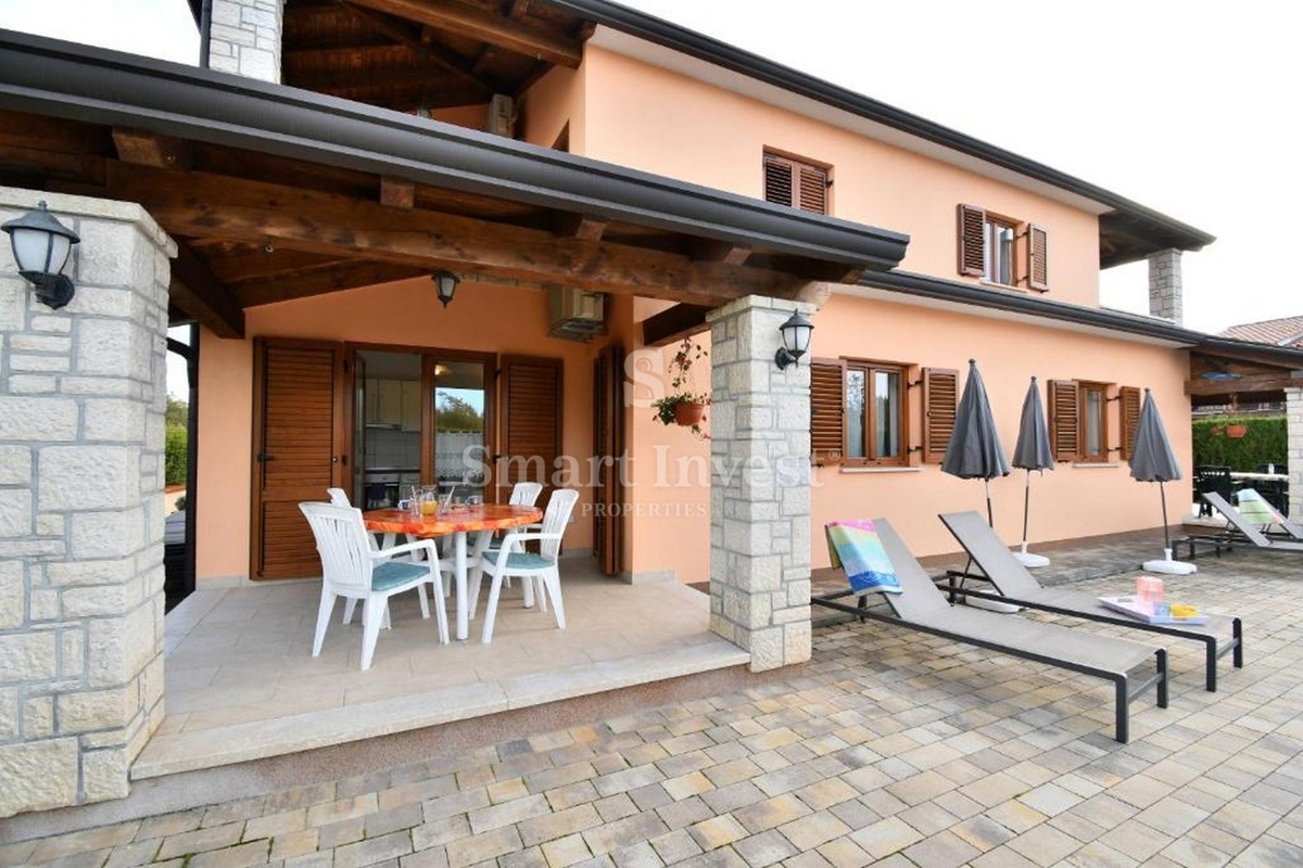 ISTRIA - PARENZO, casa con 4 appartamenti e piscina