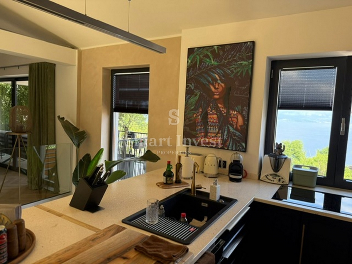 LAURANA, casa completamente ristrutturata con vista mare