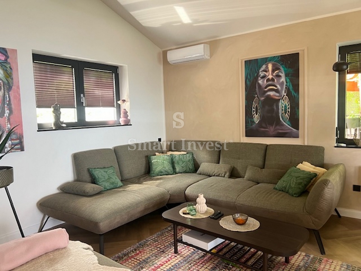 LAURANA, casa completamente ristrutturata con vista mare