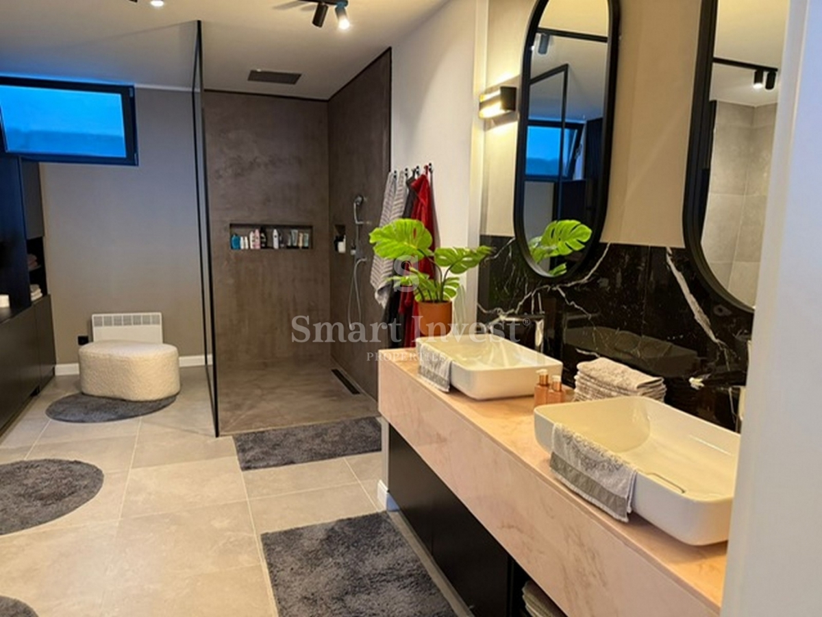 LAURANA, casa completamente ristrutturata con vista mare