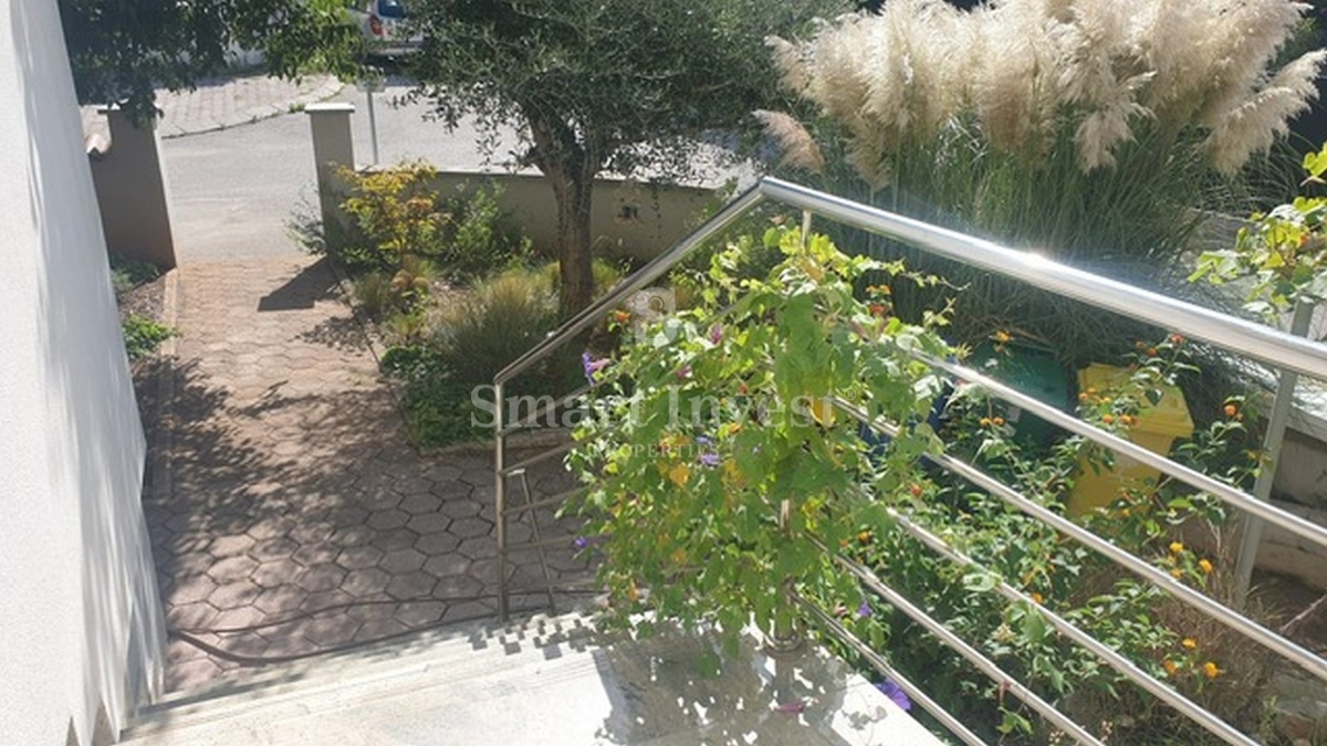 POLA - ŠTINJAN, confortevole appartamento con 2 camere da letto e vista mare