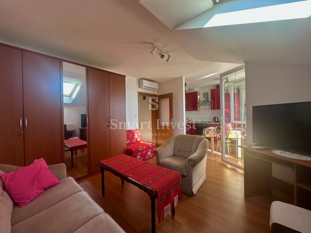 IČIĆI, appartamento bilocale con parcheggio e vista mare, in ottima posizione