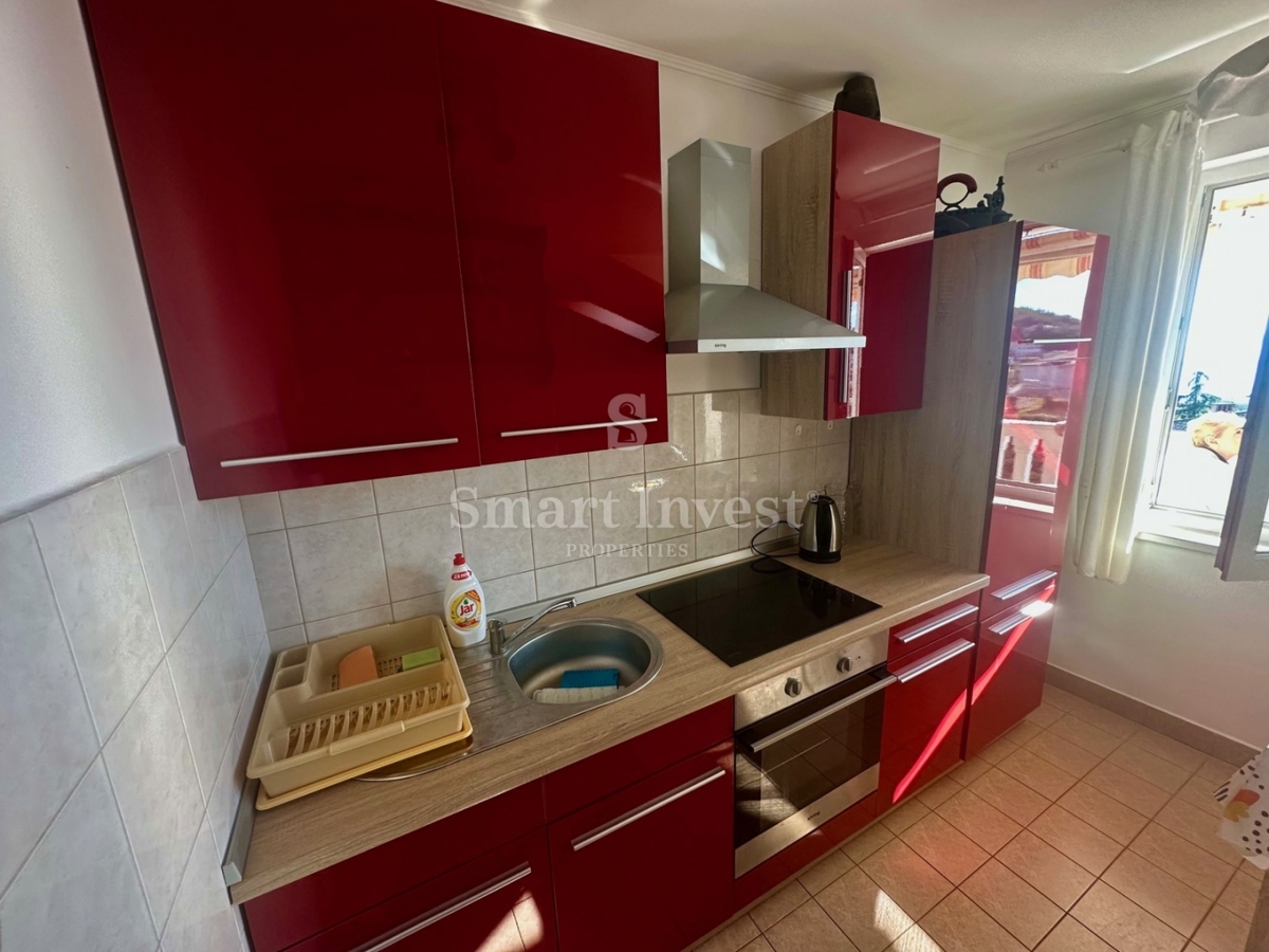 IČIĆI, appartamento bilocale con parcheggio e vista mare, in ottima posizione