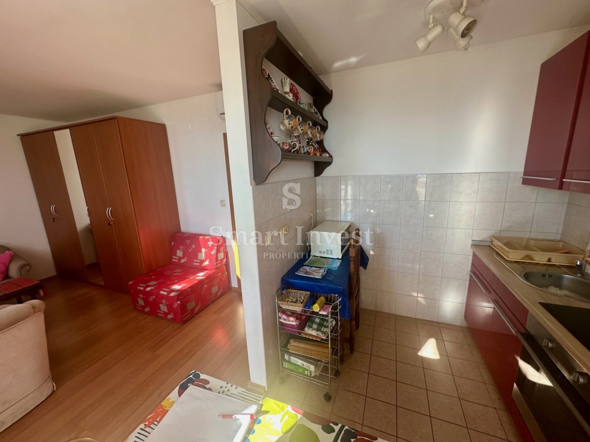 IČIĆI, appartamento bilocale con parcheggio e vista mare, in ottima posizione