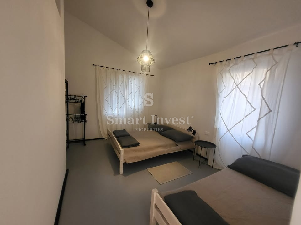 ISTRIA - VICINANZE DI LABIN, casa recentemente ristrutturata con 2 appartamenti e splendida vista mare