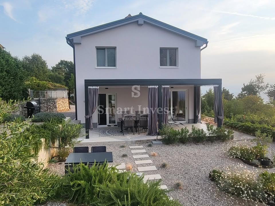 ISTRIA - VICINANZE DI LABIN, casa recentemente ristrutturata con 2 appartamenti e splendida vista mare