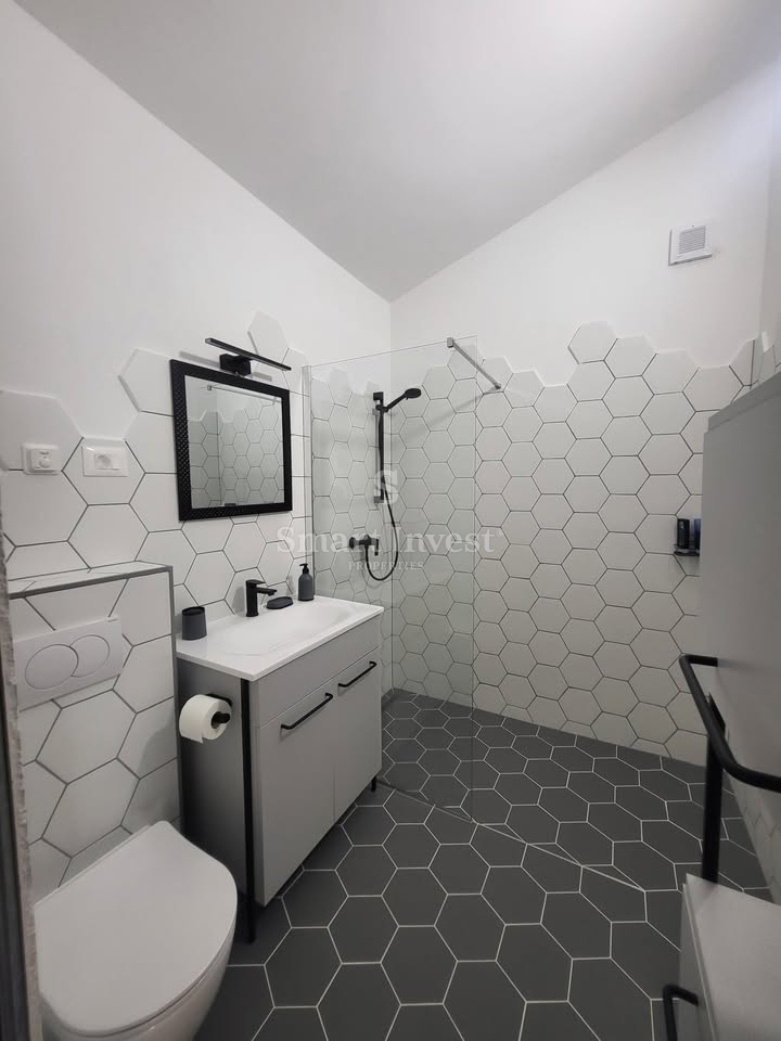 ISTRIA - VICINANZE DI LABIN, casa recentemente ristrutturata con 2 appartamenti e splendida vista mare