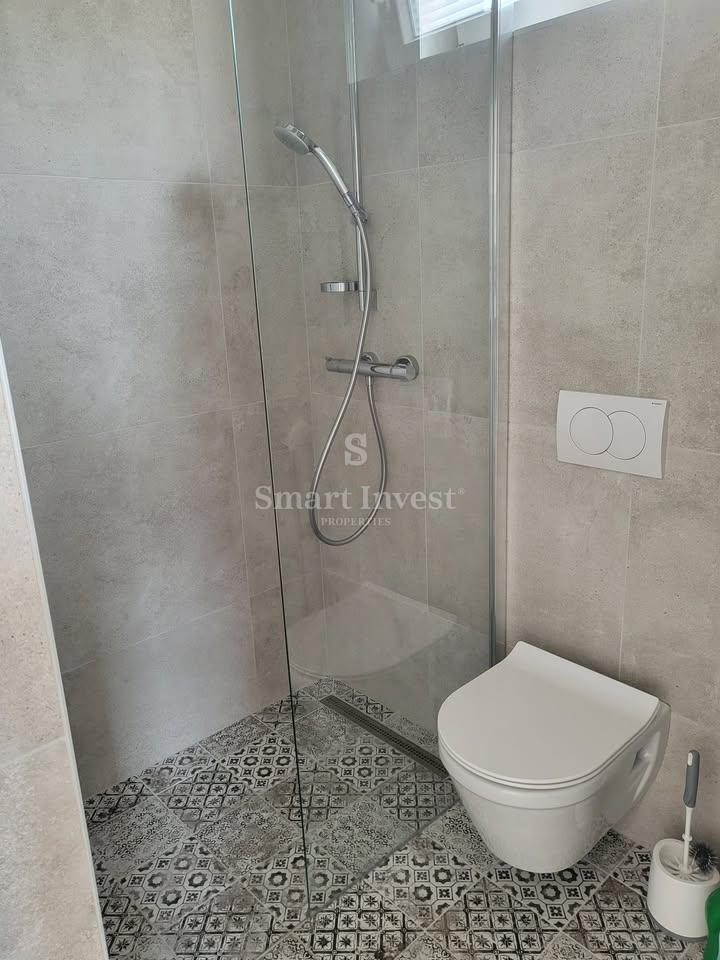 ISTRIA - VICINANZE DI LABIN, casa recentemente ristrutturata con 2 appartamenti e splendida vista mare