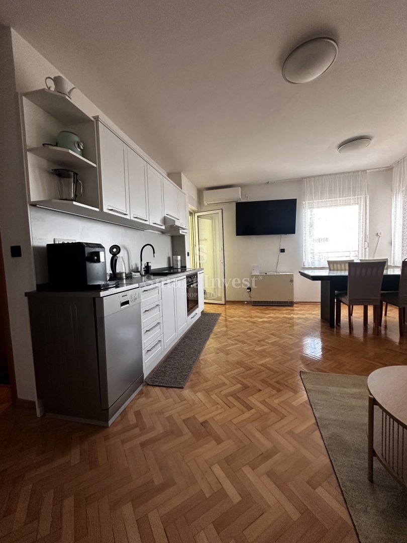 ABBAZIA, appartamento diviso in 2 appartamenti, con vista mare e giardino