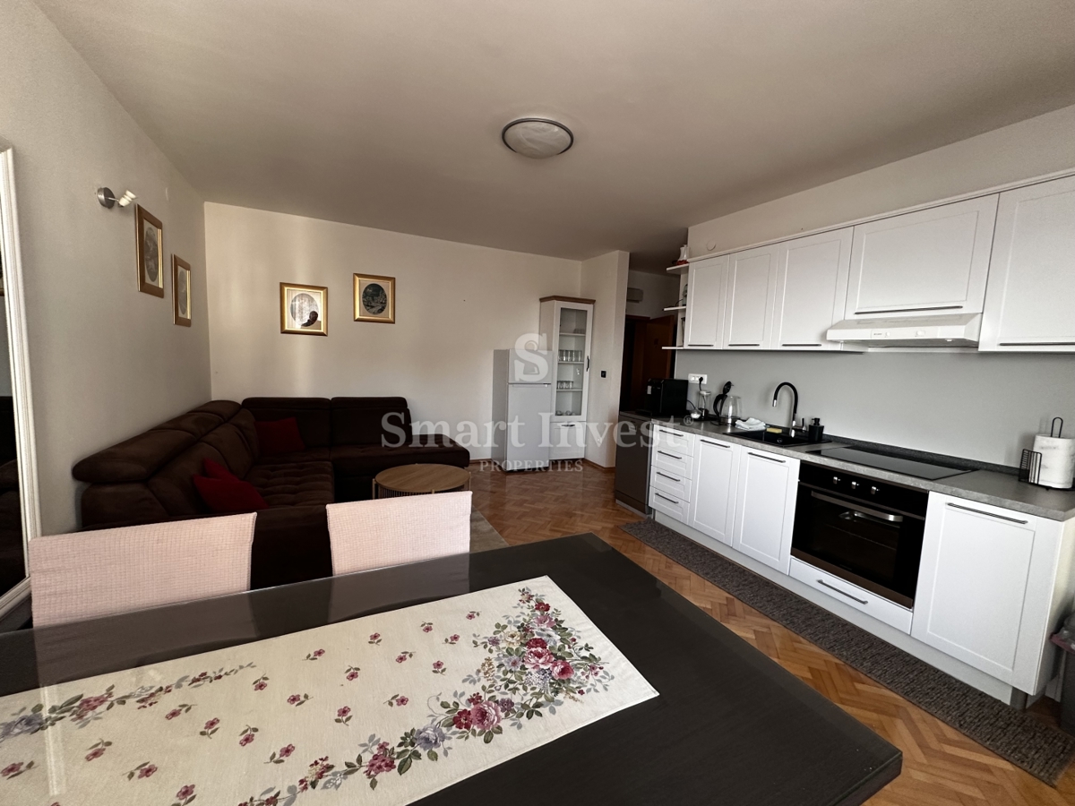 ABBAZIA, appartamento diviso in 2 appartamenti, con vista mare e giardino