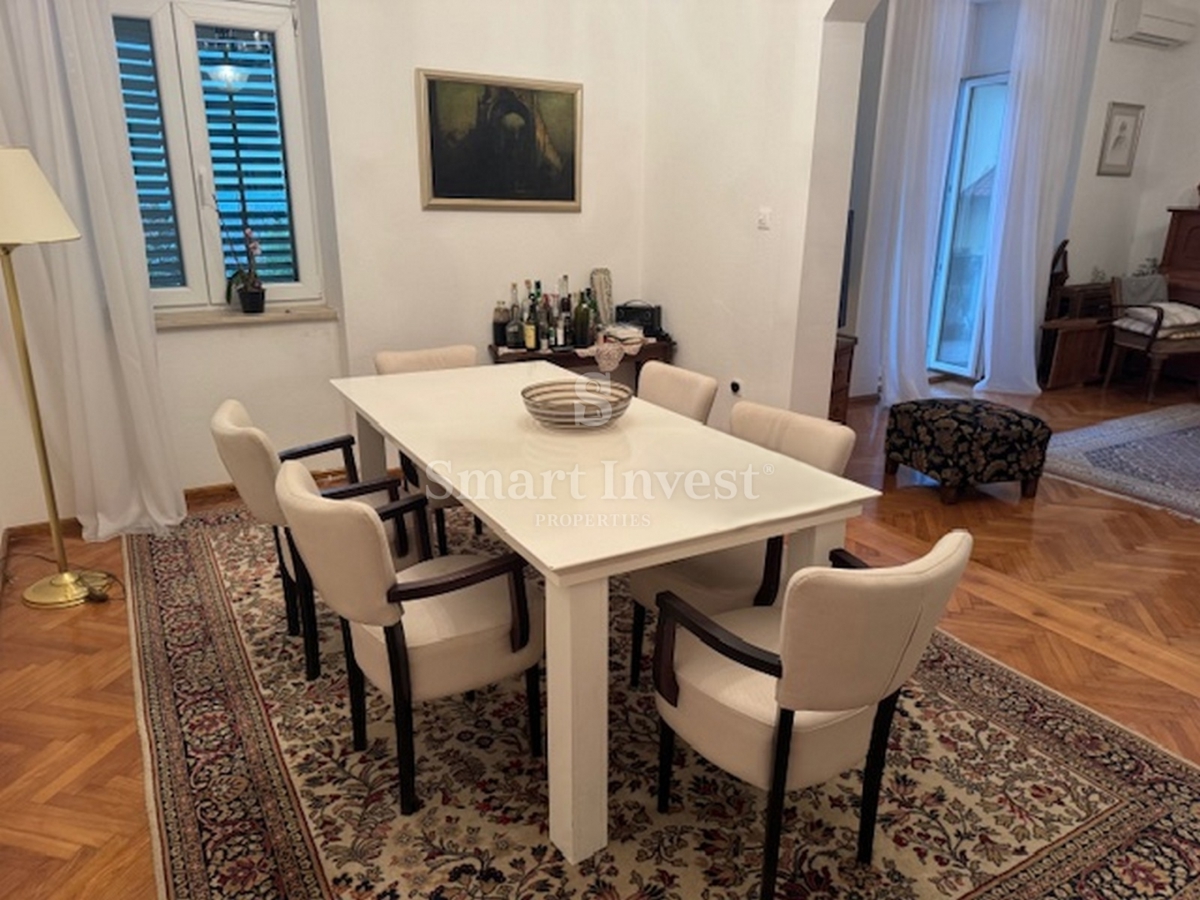 ABBAZIA - CENTRO, spazioso appartamento in villa, a 50 m dal mare