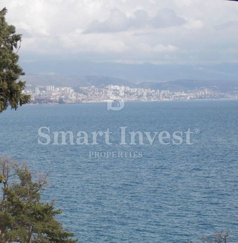 ABBAZIA - CENTRO, spazioso appartamento in villa, a 50 m dal mare