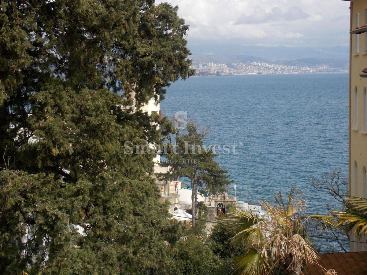 ABBAZIA - CENTRO, spazioso appartamento in villa, a 50 m dal mare