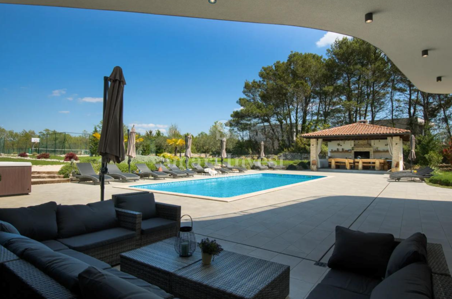 ISTRIA – SVETVINČENAT, villa di lusso su un terreno di 8.686 m²