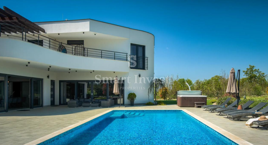ISTRIA – SVETVINČENAT, villa di lusso su un terreno di 8.686 m²