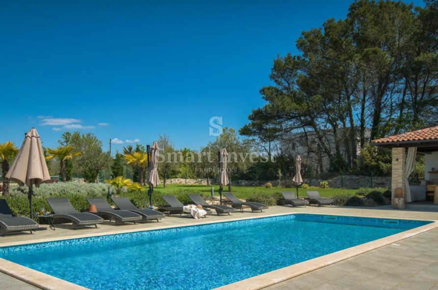 ISTRIA – SVETVINČENAT, villa di lusso su un terreno di 8.686 m²