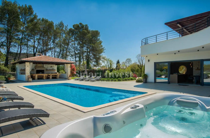 ISTRIA – SVETVINČENAT, villa di lusso su un terreno di 8.686 m²