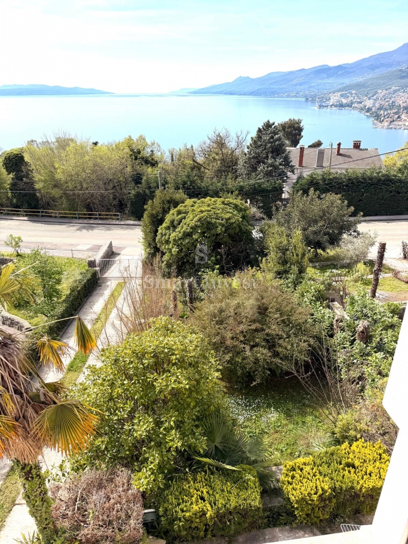 ABBAZIA - PAVLOVAC, casa con 2 appartamenti, garage e vista mare