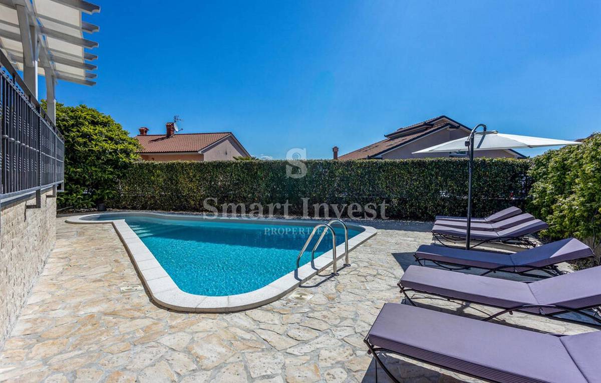 OPATIJA - POBRI, Bella casa con piscina e vista mare, in vendita