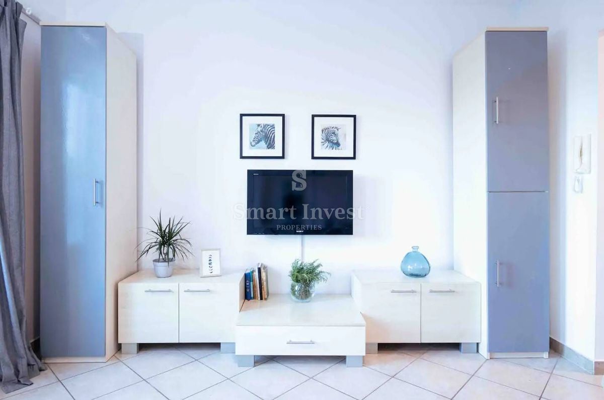 OPATIJA - VOLOSKO. Floor of an urban villa, 170 m2, garden, sea view, 300 m to the sea