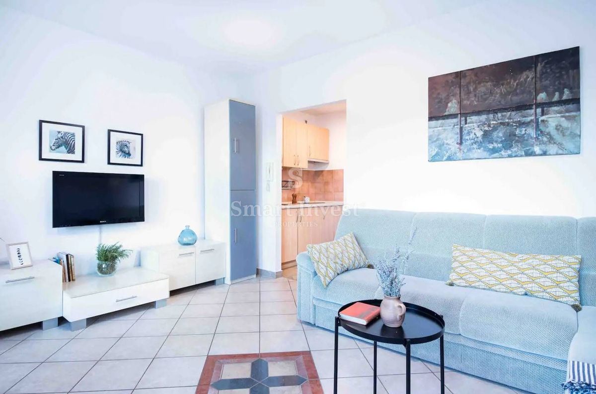 OPATIJA - VOLOSKO. Floor of an urban villa, 170 m2, garden, sea view, 300 m to the sea