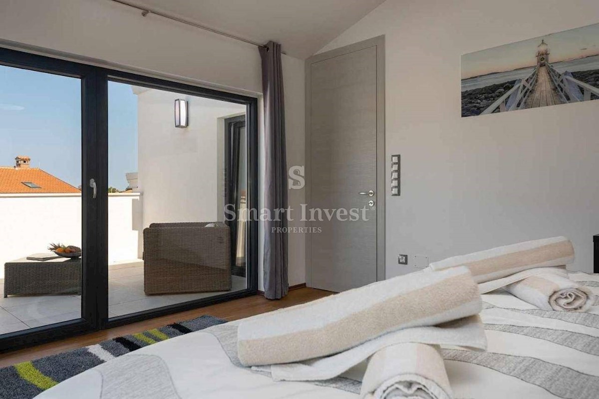 ISTRIA - POREČ vicinity, MODERN 3-LEVEL APARTMENT 250 M TO THE SEA