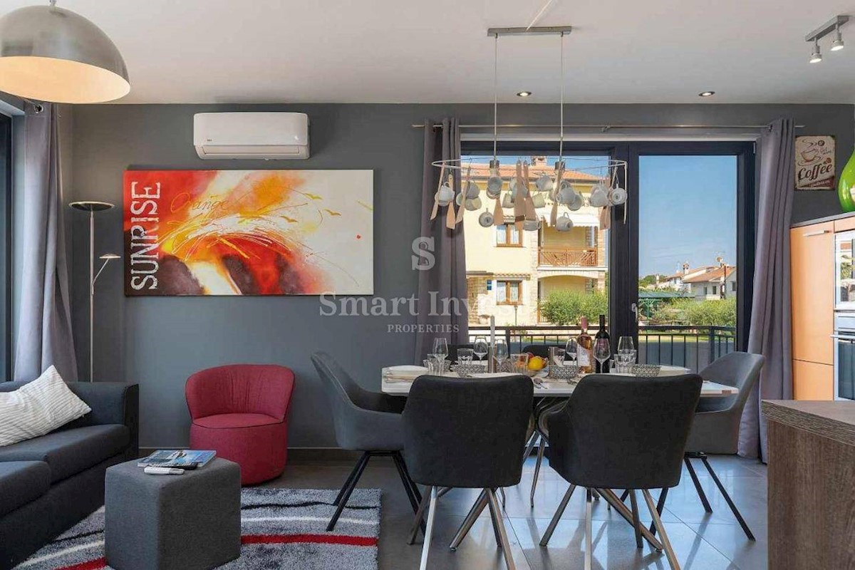 ISTRIA - POREČ vicinity, MODERN 3-LEVEL APARTMENT 250 M TO THE SEA