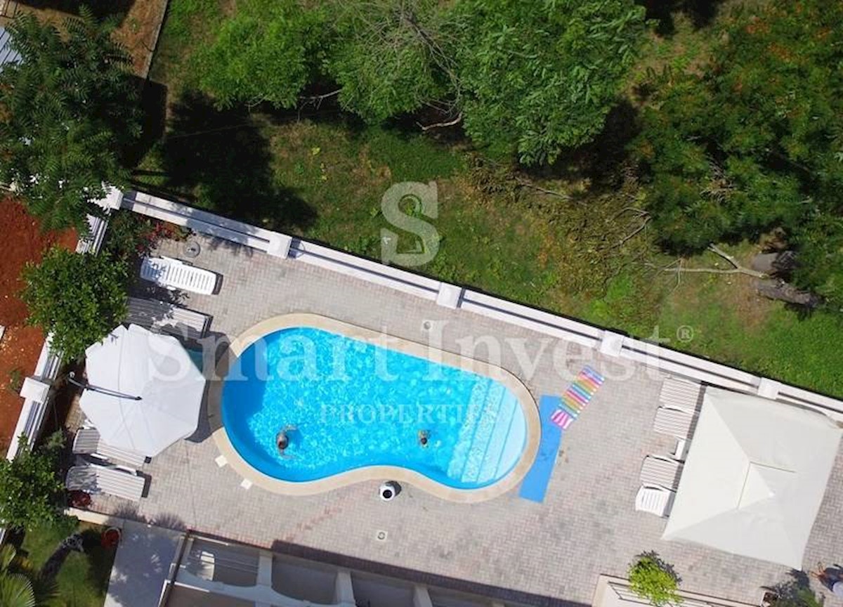 ISTRIA - FUNTANA, Beautiful villa with pool and 10 apartments near the sea! 