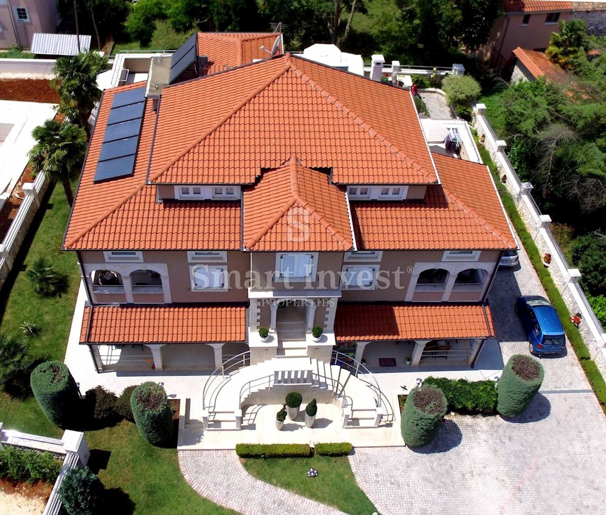 ISTRIA - FUNTANA, Beautiful villa with pool and 10 apartments near the sea! 