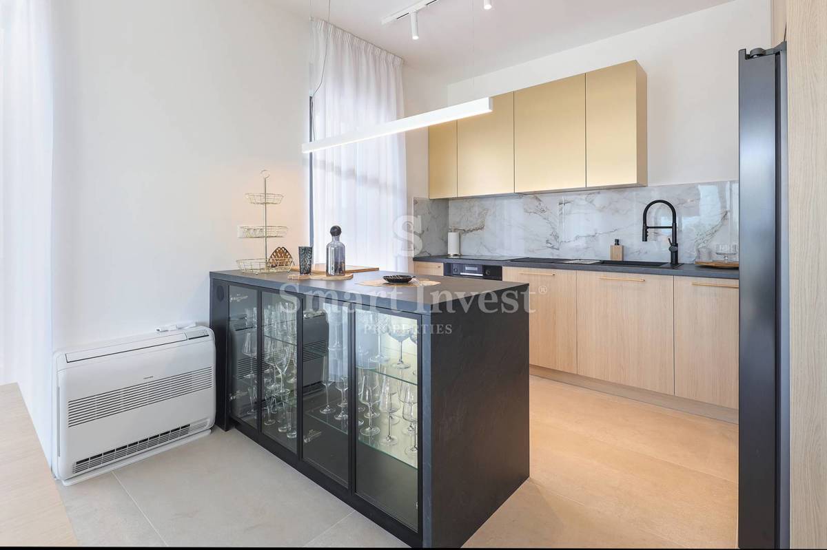 ISOLA DI PAG, lussuosa villa bifamiliare con piscina e vista mare, a 100 m dal mare!